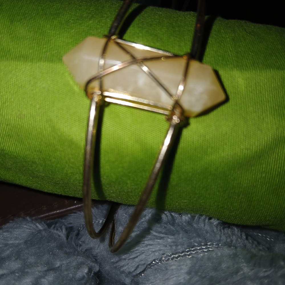 Crystal Bangle Bracelet

 Gold and Cream Women's Bracelet